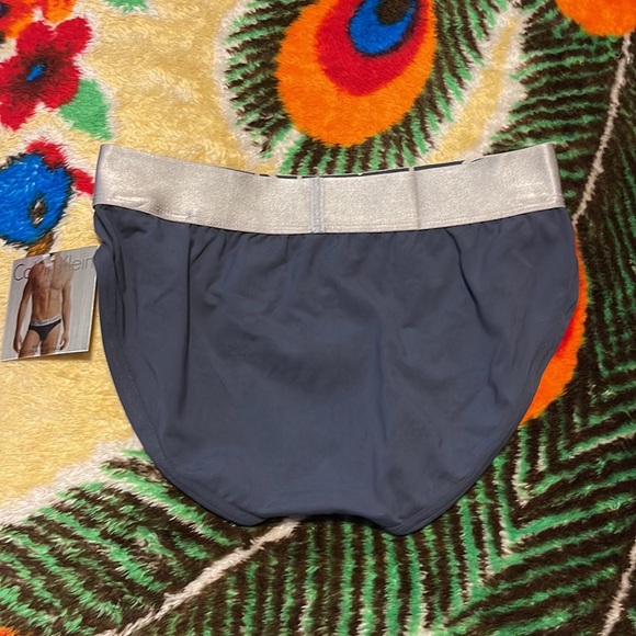 Size S - Picture 2 of 6